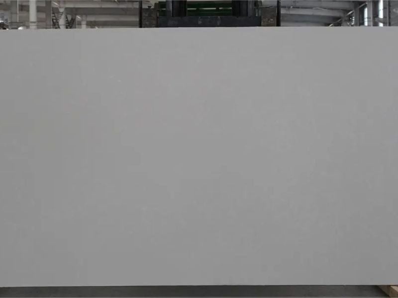 6886